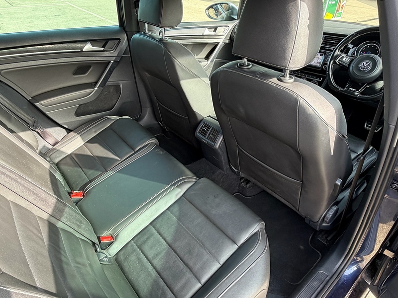 Volkswagen Golf 2.0 TSI BlueMotion Tech R Hatchback 5dr Petrol DSG 4Motion Euro 6 (s/s) (300 ps) - U10003897