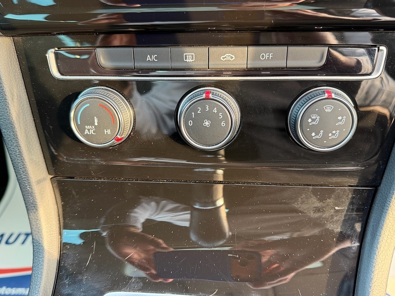 Volkswagen Golf Golf GT Edition Hatchback 1 Manual Petrol - U10003903