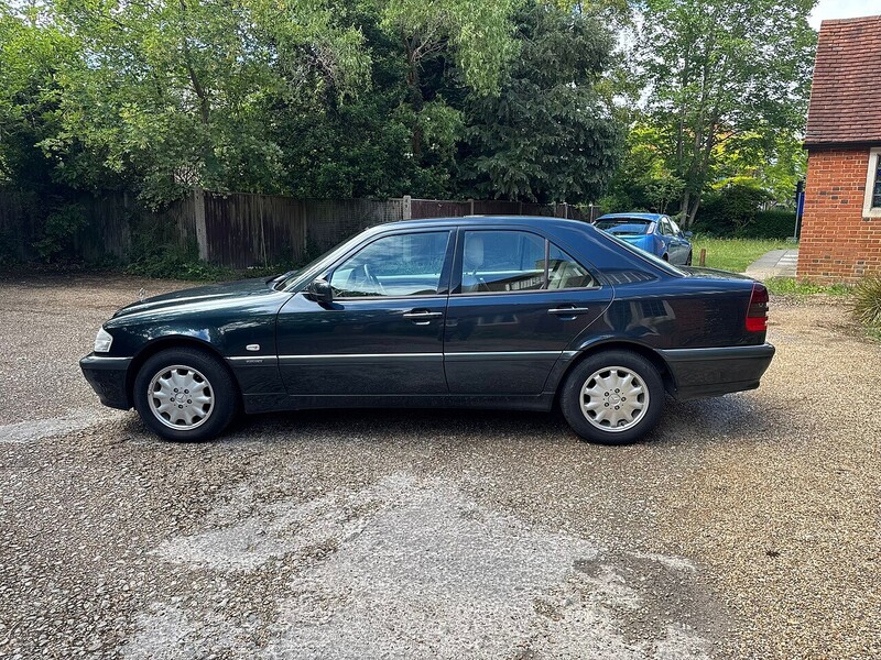 Mercedes-Benz C Class 2.0 C200 Elegance Saloon 4dr Petrol Automatic (225 g/km, 134 bhp) - U10003909