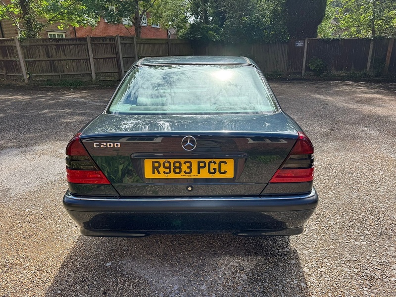 Mercedes-Benz C Class 2.0 C200 Elegance Saloon 4dr Petrol Automatic (225 g/km, 134 bhp) - U10003909