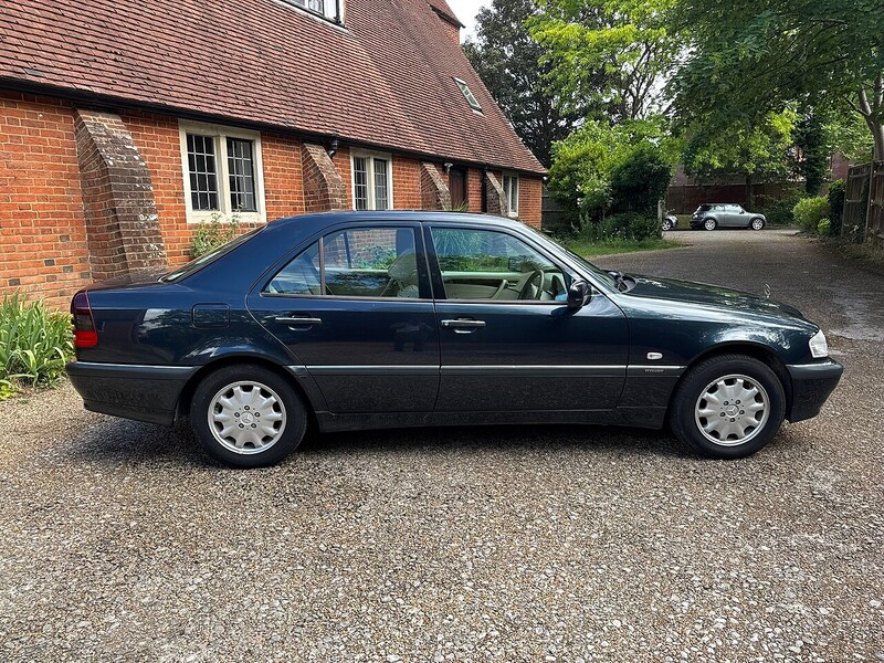 Mercedes-Benz C Class 2.0 C200 Elegance Saloon 4dr Petrol Automatic (225 g/km, 134 bhp) - U10003909