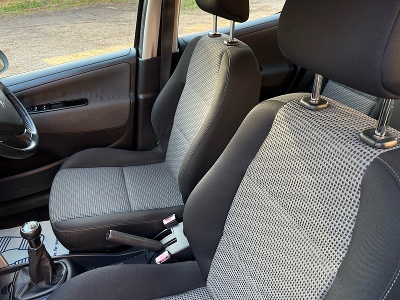 Peugeot 207 1.6 HDi Sport Hatchback 5dr Diesel Manual Euro 4 (90 ps) - U10003913