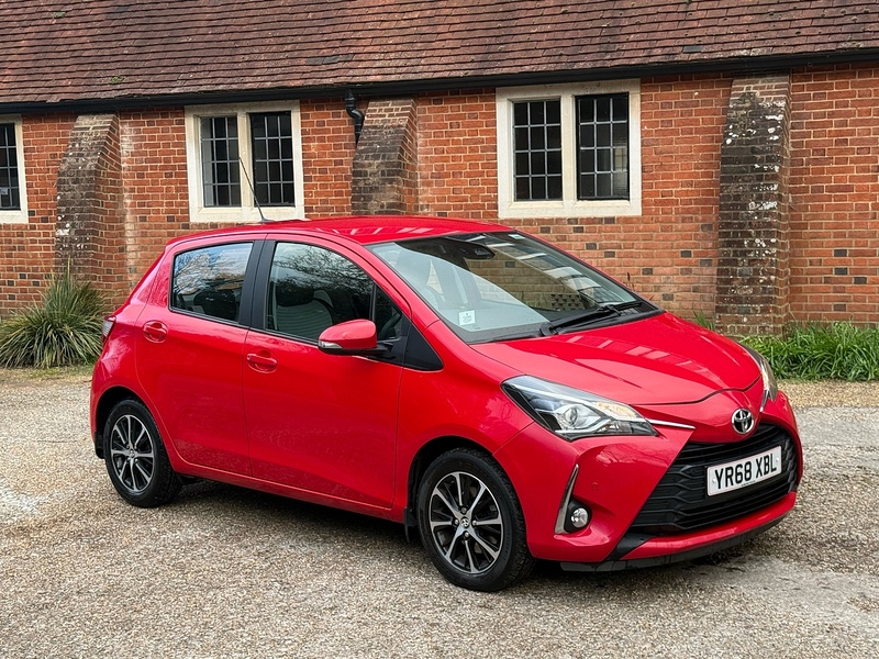 Toyota Yaris 1.5 VVT-i Icon Tech Hatchback 5dr Petrol Manual Euro 6 (111 ps) - U10003915