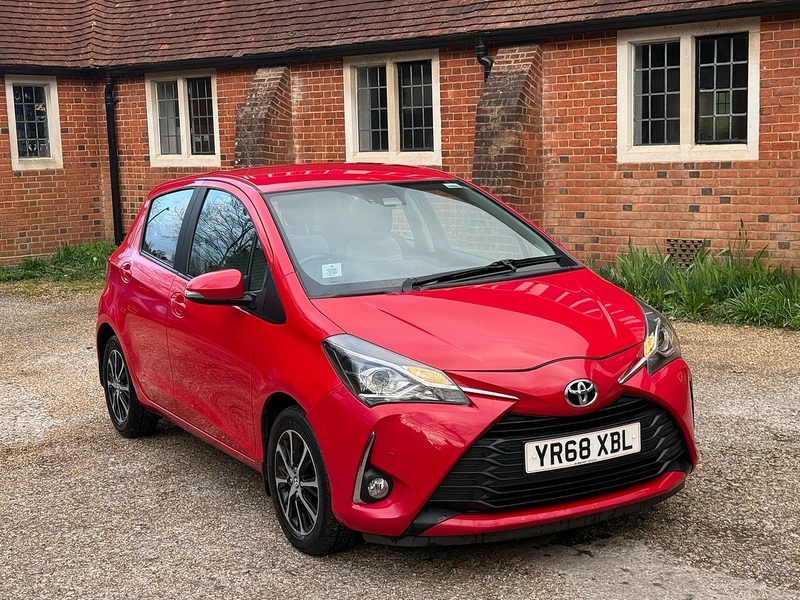 Toyota Yaris 1.5 VVT-i Icon Tech Hatchback 5dr Petrol Manual Euro 6 (111 ps) - U10003915