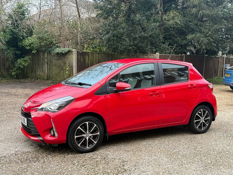 Toyota Yaris 1.5 VVT-i Icon Tech Hatchback 5dr Petrol Manual Euro 6 (111 ps) - U10003915