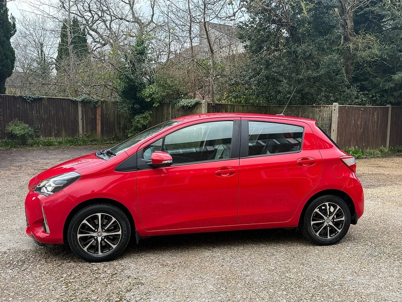 Toyota Yaris 1.5 VVT-i Icon Tech Hatchback 5dr Petrol Manual Euro 6 (111 ps) - U10003915