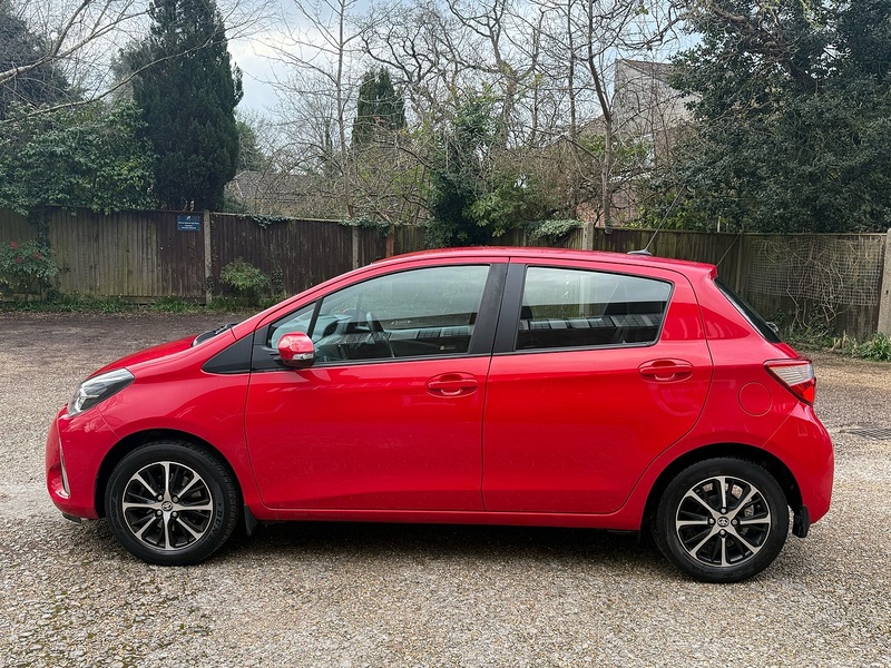 Toyota Yaris 1.5 VVT-i Icon Tech Hatchback 5dr Petrol Manual Euro 6 (111 ps) - U10003915