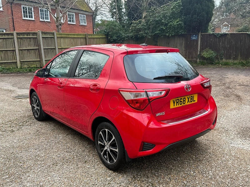 Toyota Yaris 1.5 VVT-i Icon Tech Hatchback 5dr Petrol Manual Euro 6 (111 ps) - U10003915