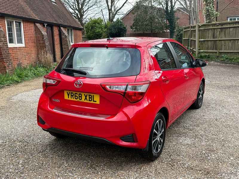 Toyota Yaris 1.5 VVT-i Icon Tech Hatchback 5dr Petrol Manual Euro 6 (111 ps) - U10003915