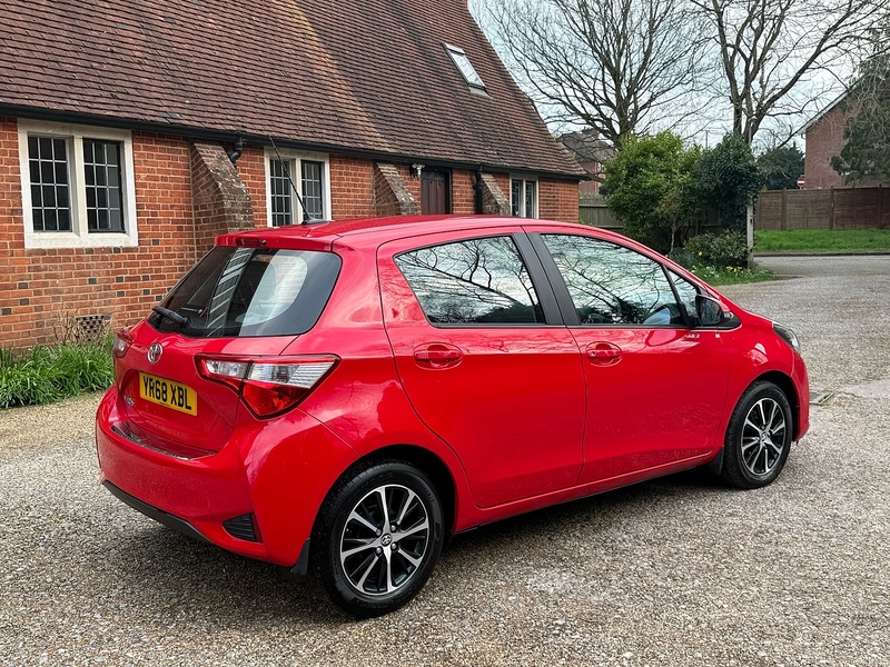 Toyota Yaris 1.5 VVT-i Icon Tech Hatchback 5dr Petrol Manual Euro 6 (111 ps) - U10003915