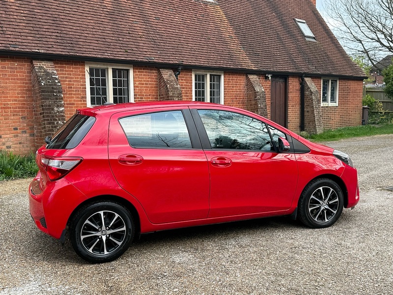 Toyota Yaris 1.5 VVT-i Icon Tech Hatchback 5dr Petrol Manual Euro 6 (111 ps) - U10003915