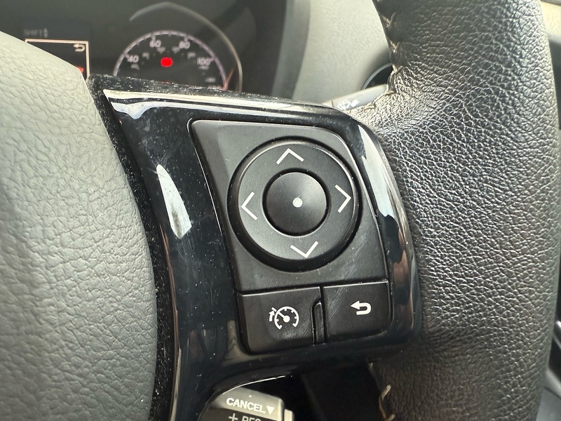 Toyota Yaris 1.5 VVT-i Icon Tech Hatchback 5dr Petrol Manual Euro 6 (111 ps) - U10003915