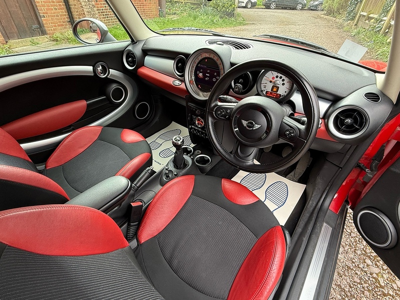 MINI Clubman 1.6 Cooper D Estate 5dr Diesel Manual Euro 5 (s/s) (112 ps) - U10003941