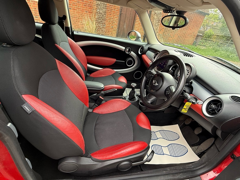 MINI Clubman 1.6 Cooper D Estate 5dr Diesel Manual Euro 5 (s/s) (112 ps) - U10003941