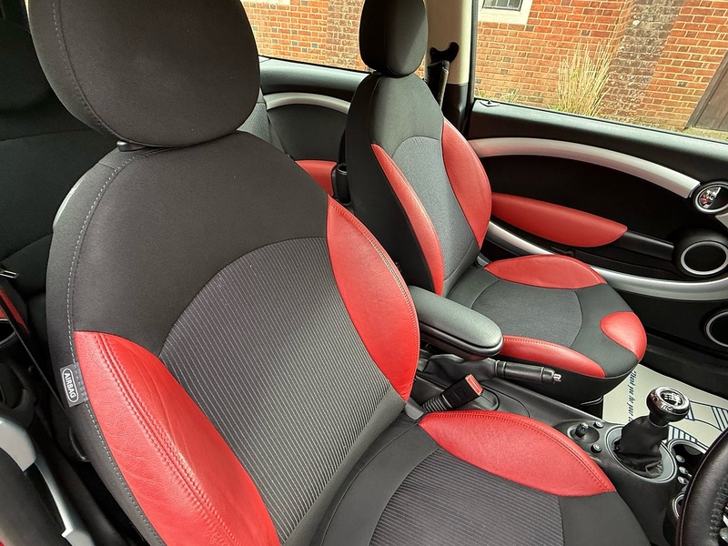 MINI Clubman 1.6 Cooper D Estate 5dr Diesel Manual Euro 5 (s/s) (112 ps) - U10003941