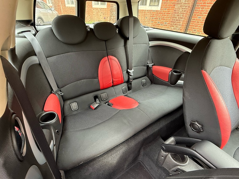 MINI Clubman 1.6 Cooper D Estate 5dr Diesel Manual Euro 5 (s/s) (112 ps) - U10003941