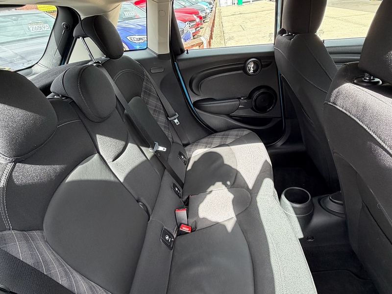 MINI Hatch 1.5 Cooper Hatchback 5dr Petrol Manual Euro 6 (s/s) (136 ps) - U10003952