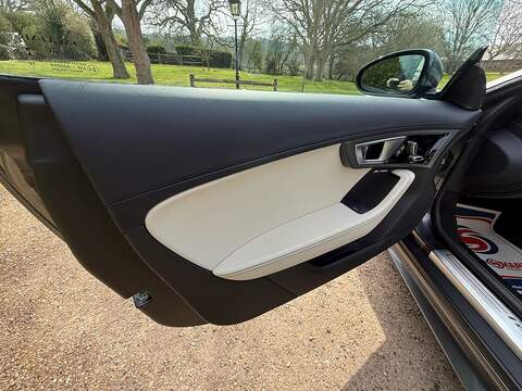 Jaguar F-Type 3.0 V6 S Coupe 2dr Petrol Auto Euro 6 (s/s) (380 ps) - U10003954