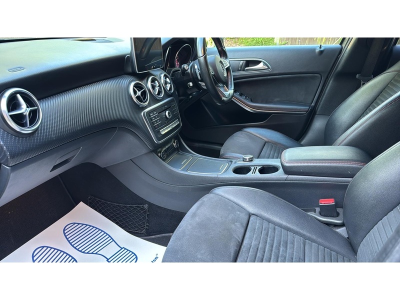 Mercedes-Benz A Class 2.1 A200d AMG Line (Premium) Hatchback 5dr Diesel 7G-DCT Euro 6 (s/s) (136 ps) - U10003956