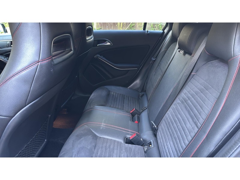 Mercedes-Benz A Class 2.1 A200d AMG Line (Premium) Hatchback 5dr Diesel 7G-DCT Euro 6 (s/s) (136 ps) - U10003956