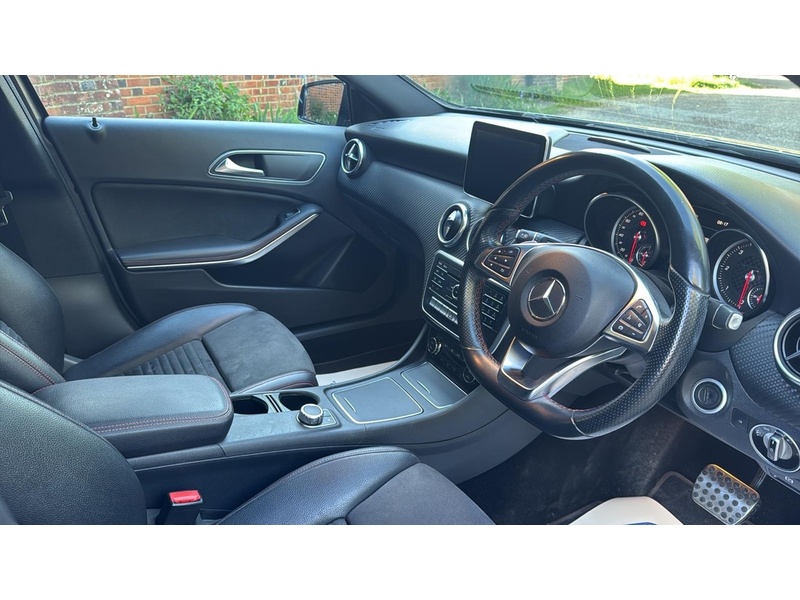 Mercedes-Benz A Class 2.1 A200d AMG Line (Premium) Hatchback 5dr Diesel 7G-DCT Euro 6 (s/s) (136 ps) - U10003956