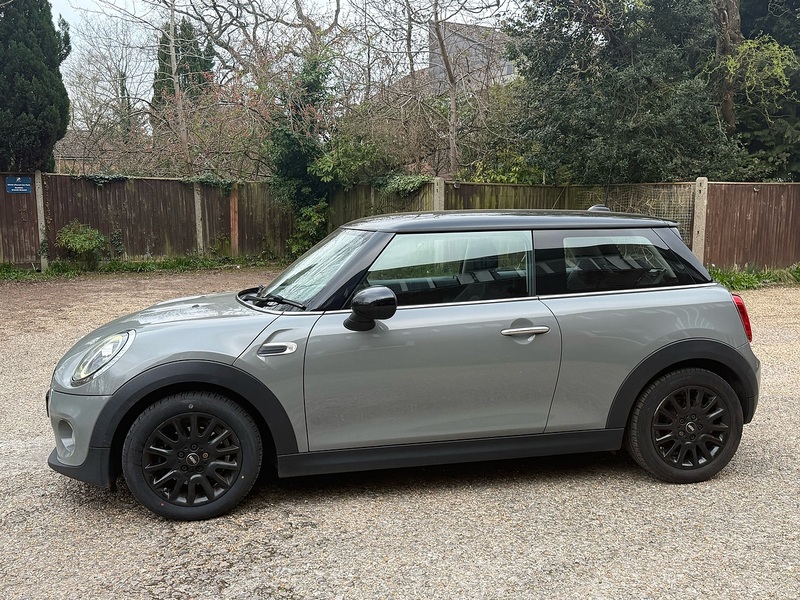 MINI Hatch 1.5 Cooper Classic Hatchback 3dr Petrol Manual Euro 6 (s/s) (136 ps) - U10003958