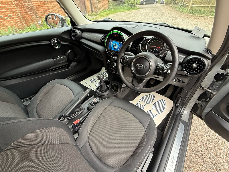 MINI Hatch 1.5 Cooper Classic Hatchback 3dr Petrol Manual Euro 6 (s/s) (136 ps) - U10003958