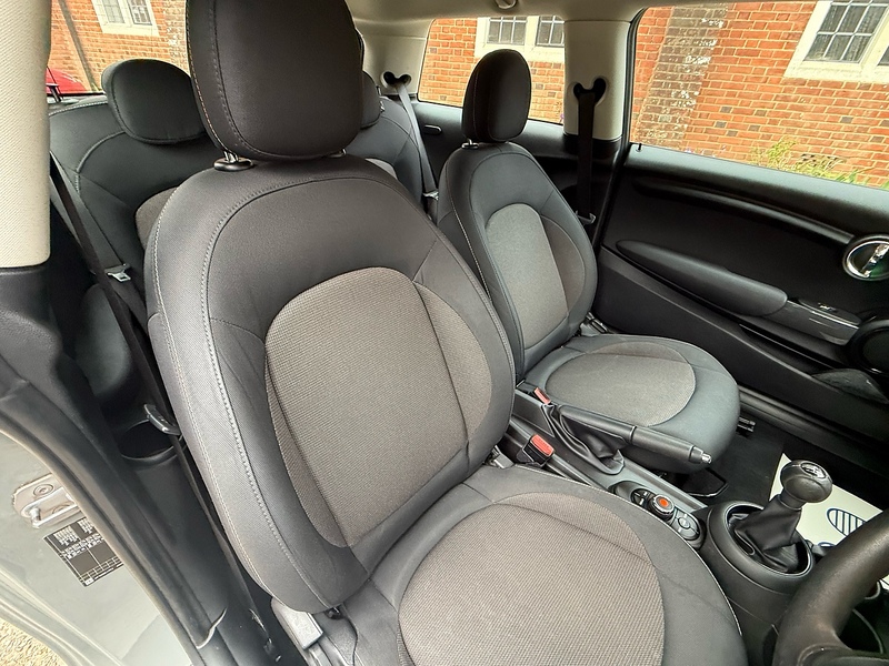 MINI Hatch 1.5 Cooper Classic Hatchback 3dr Petrol Manual Euro 6 (s/s) (136 ps) - U10003958