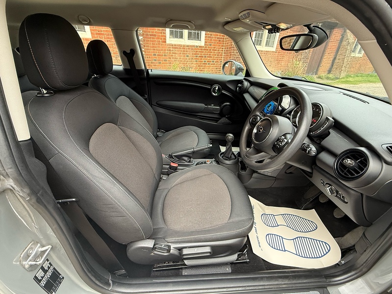 MINI Hatch 1.5 Cooper Classic Hatchback 3dr Petrol Manual Euro 6 (s/s) (136 ps) - U10003958