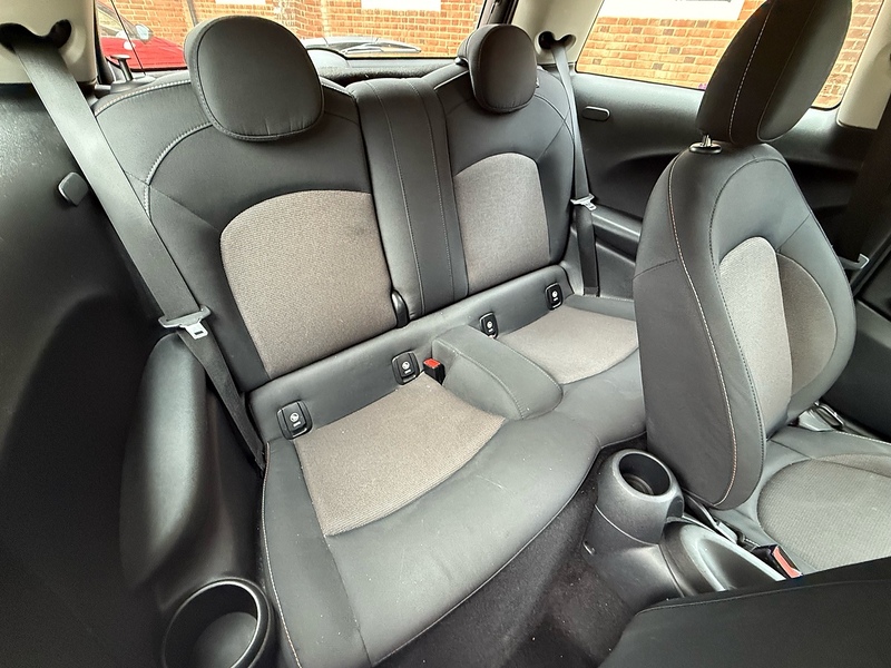 MINI Hatch 1.5 Cooper Classic Hatchback 3dr Petrol Manual Euro 6 (s/s) (136 ps) - U10003958