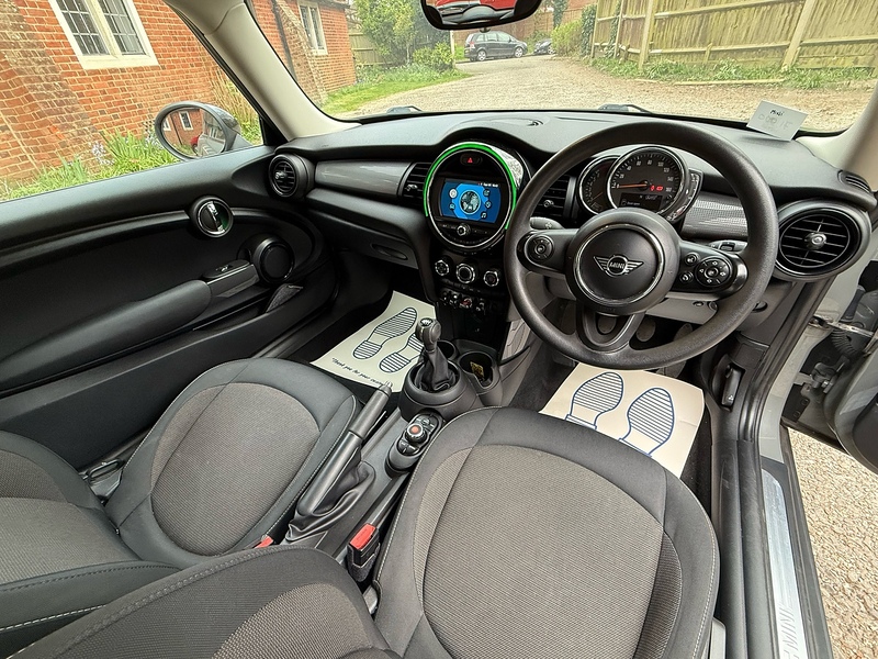 MINI Hatch 1.5 Cooper Classic Hatchback 3dr Petrol Manual Euro 6 (s/s) (136 ps) - U10003958