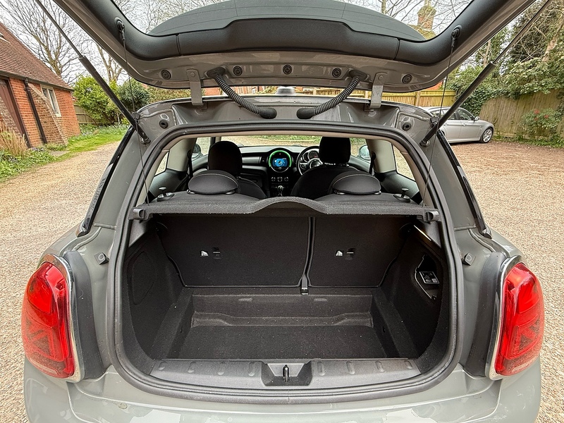 MINI Hatch 1.5 Cooper Classic Hatchback 3dr Petrol Manual Euro 6 (s/s) (136 ps) - U10003958