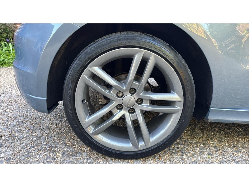 Audi A1 1.4 TFSI S line Hatchback 3dr Petrol S Tronic Euro 5 (s/s) (122 ps) - U10003967