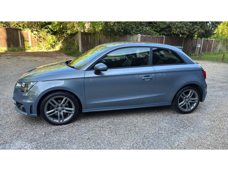 Audi A1 1.4 TFSI S line Hatchback 3dr Petrol S Tronic Euro 5 (s/s) (122 ps) - U10003967