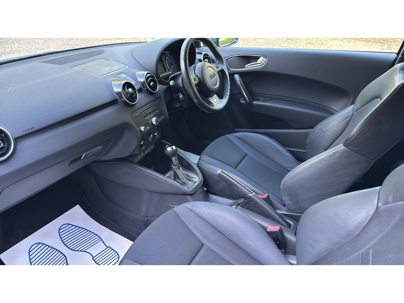 Audi A1 1.4 TFSI S line Hatchback 3dr Petrol S Tronic Euro 5 (s/s) (122 ps) - U10003967