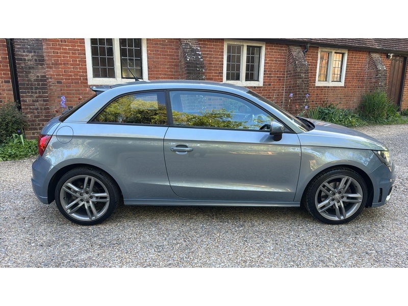 Audi A1 1.4 TFSI S line Hatchback 3dr Petrol S Tronic Euro 5 (s/s) (122 ps) - U10003967