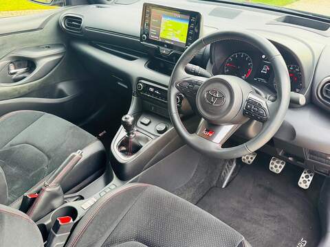 Toyota Yaris 1.6T GR Convenience AWD Euro 6 3dr - U10003969