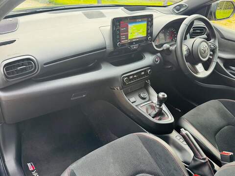 Toyota Yaris 1.6T GR Convenience AWD Euro 6 3dr - U10003969