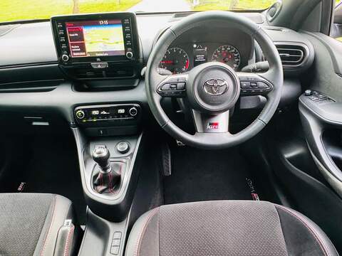 Toyota Yaris 1.6T GR Convenience AWD Euro 6 3dr - U10003969