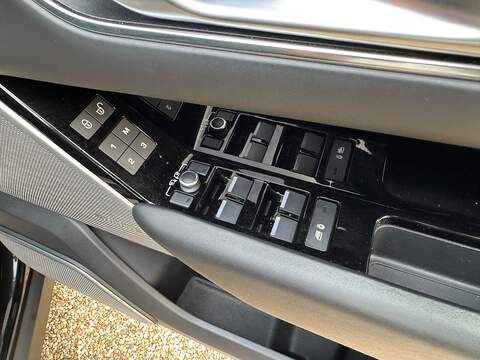 Land Rover Range Rover Velar 3.0 D300 R-Dynamic HSE Auto 4WD Euro 6 (s/s) 5dr - U10003979