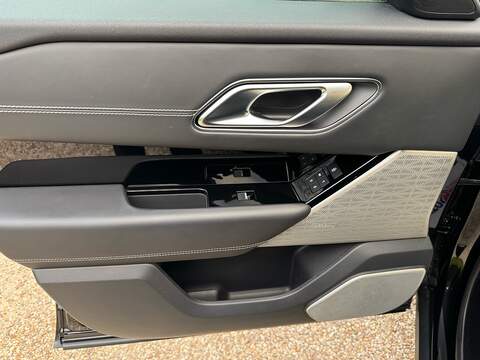 Land Rover Range Rover Velar 3.0 D300 R-Dynamic HSE Auto 4WD Euro 6 (s/s) 5dr - U10003979