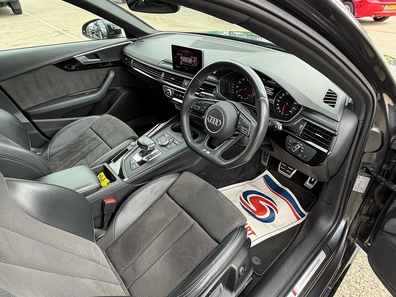 Audi A4 Avant 2.0 TFSI 40 Black Edition S Tronic Euro 6 (s/s) 5dr - U10003985