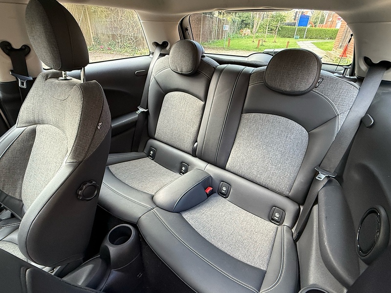 MINI Hatch 1.5 Cooper Hatchback 3dr Petrol Manual Euro 6 (s/s) (136 ps) - U10003988