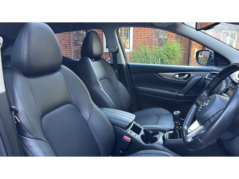 Nissan Qashqai 1.3 DIG-T Tekna SUV 5dr Petrol Manual Euro 6 (s/s) (140 ps) - U10003992