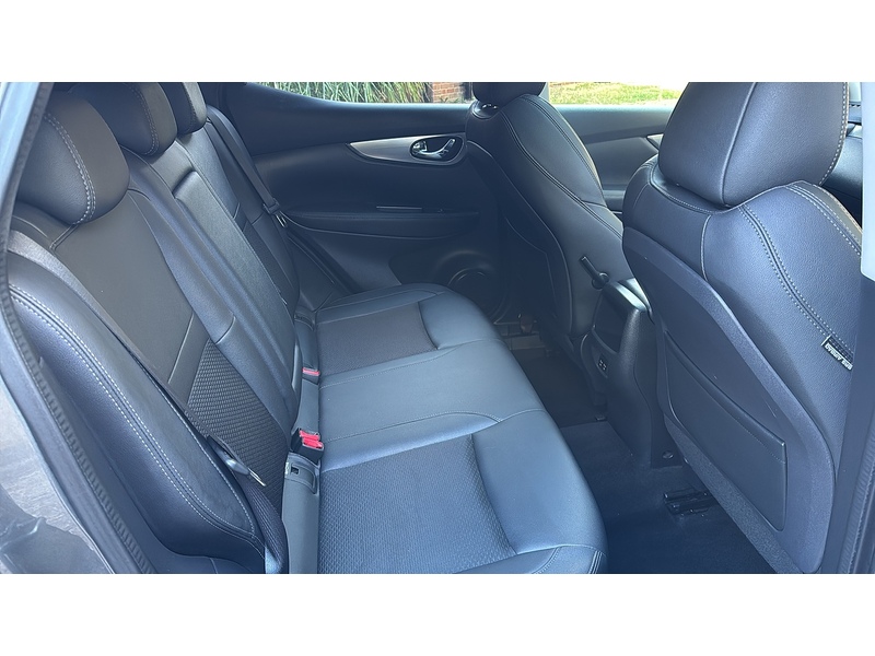 Nissan Qashqai 1.3 DIG-T Tekna SUV 5dr Petrol Manual Euro 6 (s/s) (140 ps) - U10003992
