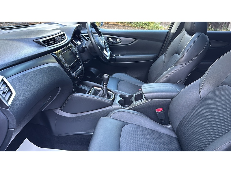 Nissan Qashqai 1.3 DIG-T Tekna SUV 5dr Petrol Manual Euro 6 (s/s) (140 ps) - U10003992