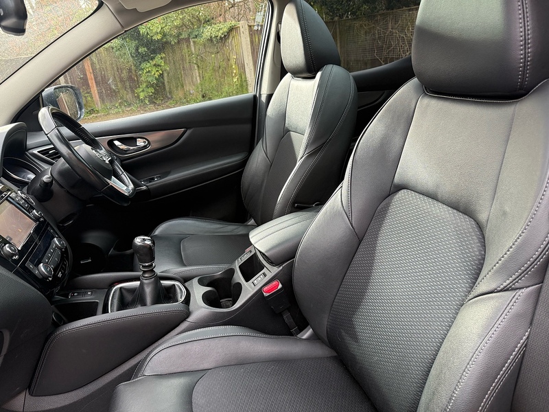 Nissan Qashqai 1.2 DIG-T Tekna SUV 5dr Petrol Manual Euro 6 (s/s) (115 ps) - U10003994