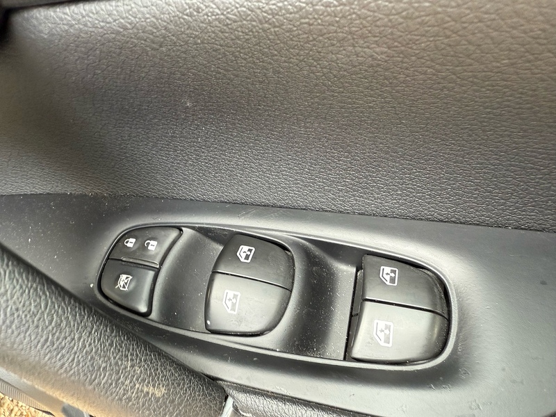 Nissan Qashqai 1.2 DIG-T Tekna SUV 5dr Petrol Manual Euro 6 (s/s) (115 ps) - U10003994