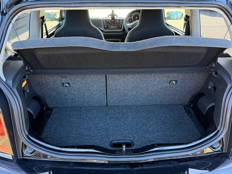 Volkswagen up! 1.0 up! Hatchback 3dr Petrol Manual Euro 6 (s/s) (65 ps) - U10003998