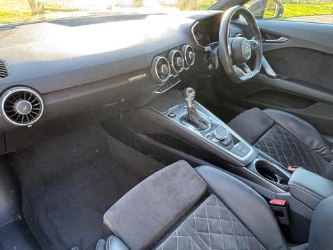 Audi TT 2.0 TFSI 40 Black Edition Coupe 3dr Petrol S Tronic Euro 6 (s/s) (197 ps) - U10003999